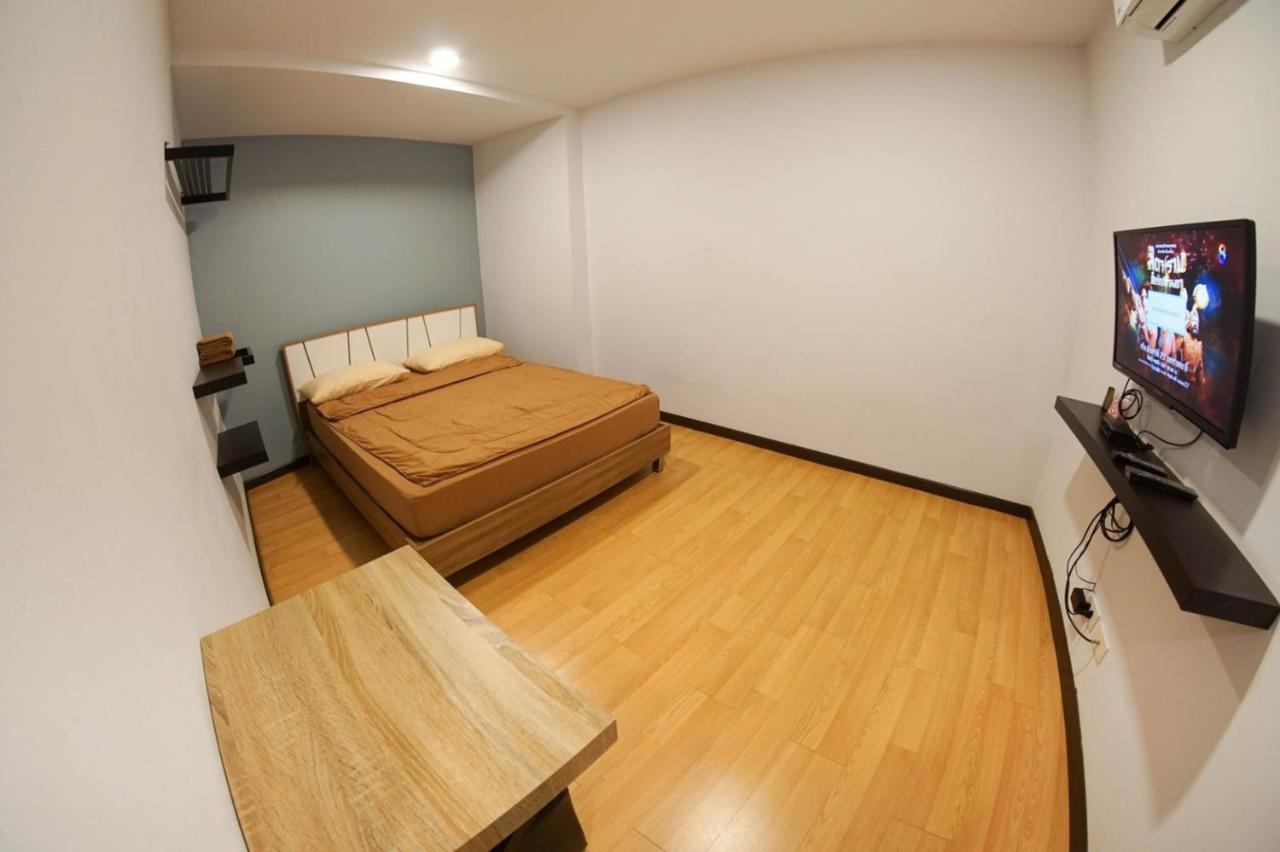 Inn Trog And Inn Soi (Adults Only) Бангкок Экстерьер фото